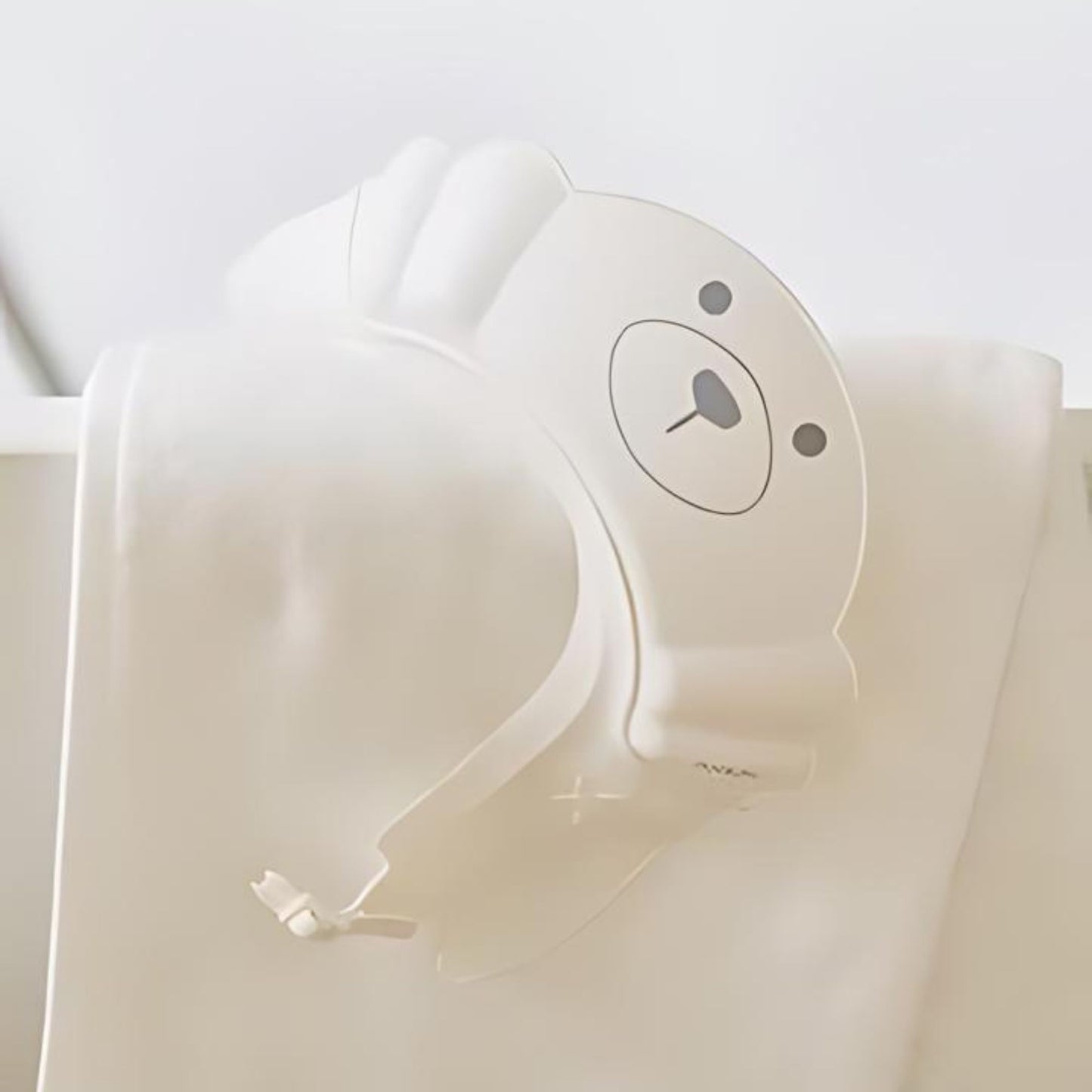 Poled Frankliin Shower Cap - White