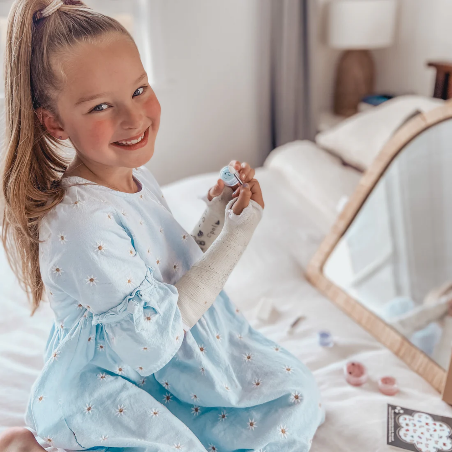 No Nasties Kids Natural Shimmery Kids Play Makeup Eyeshadow